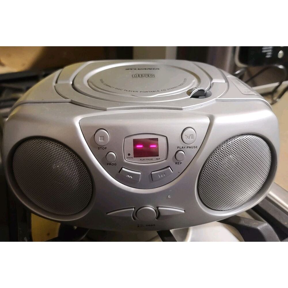 Sylvania Digital Compact Disc Player Portable CD Radio System Silver Style